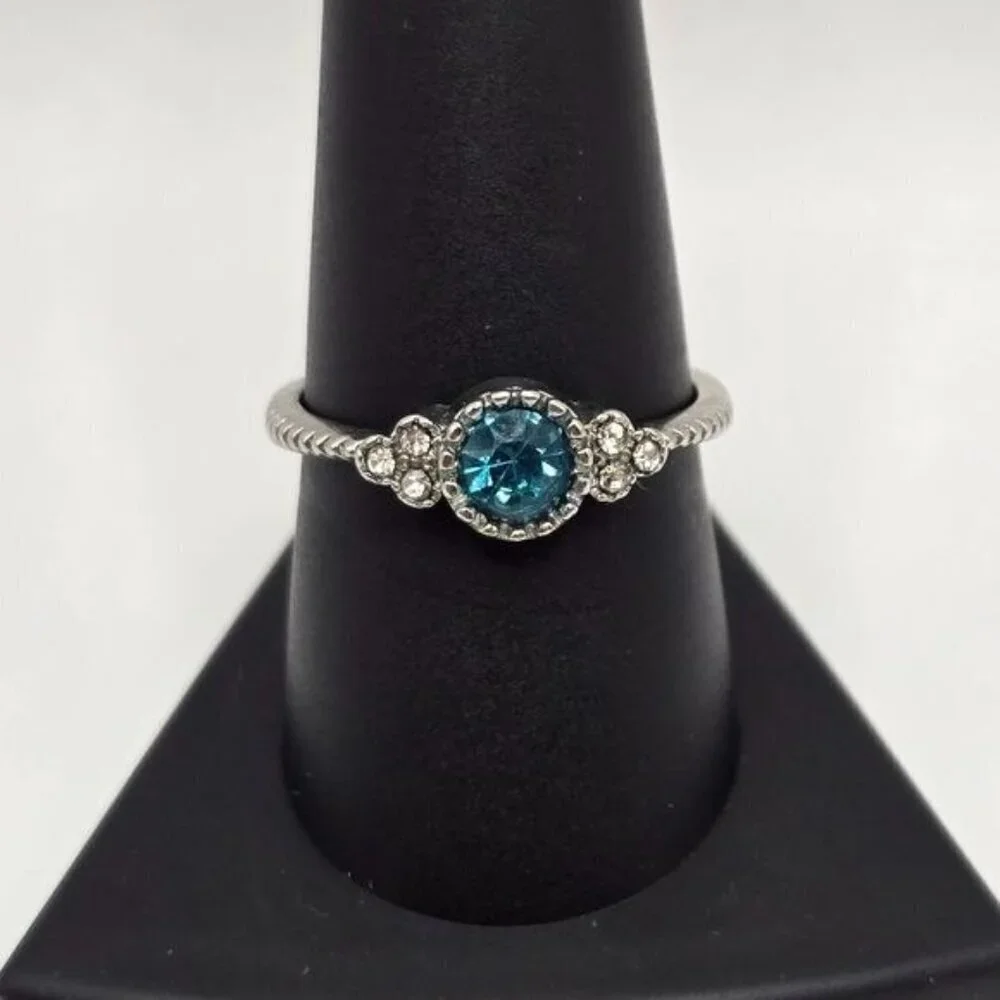 Ring Set With Blue & Clear Stones In Silver Tone For Women Size 9 (NWOT)‎